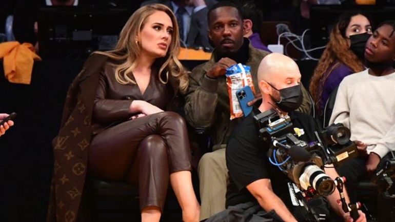 Adele για τον σύντροφό της: «Ποτέ δεν ήμουν τόσο ερωτευμένη. Έχω πάθει εμμονή μαζί του»