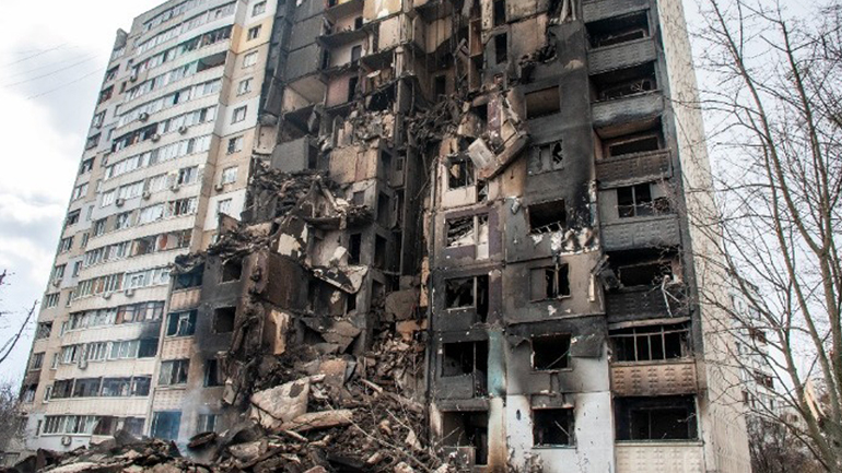 Έξι νεκροί και 16 τραυματίες από ρωσικό βομβαρδισμό στο Χάρκοβο