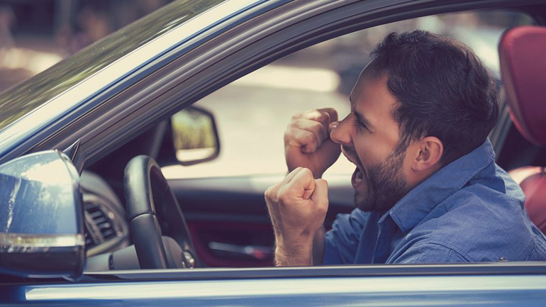 Σήκωσαν όλη τη γειτονιά στο πόδι για μία θέση πάρκινγκ – Τρεις συλλήψεις