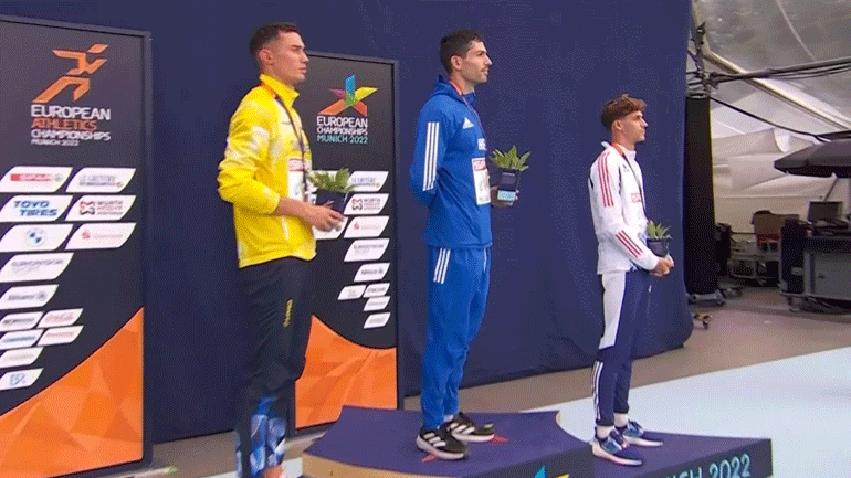 Η απονομή του χρυσού μεταλλίου στον «ιπτάμενο» Μίλτο Τεντόγλου