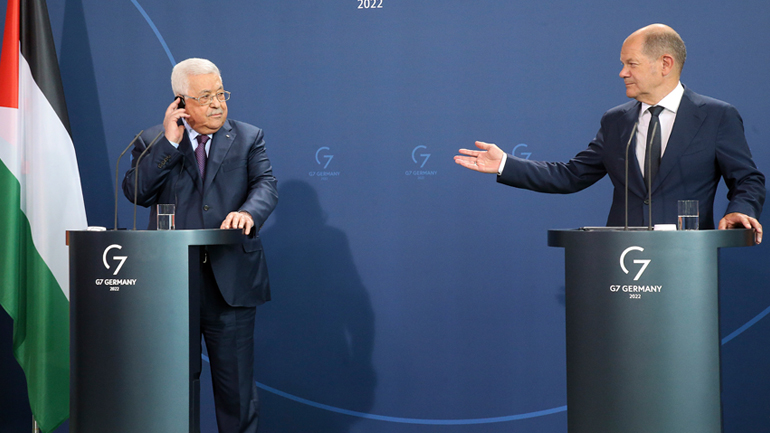 Γερμανία: Ένταση και θύελλα επικρίσεων μετά τις δηλώσεις Αμπάς περί «απαρτχάιντ» και «50 ολοκαυτωμάτων» του Ισραήλ