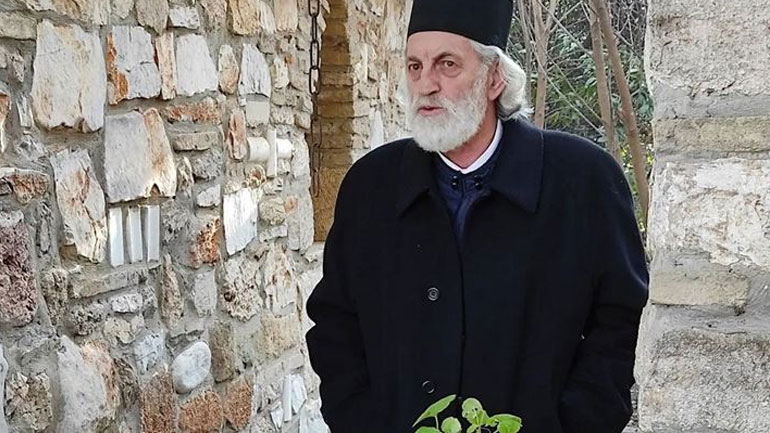 Μιχάλης Αεράκης – Σασμός: «Με έχουν καλέσει κάποιες κυρίες να παντρέψω τις κόρες τους. Μέχρι και εξομολογήσεις μου ζητούν να κάνω»