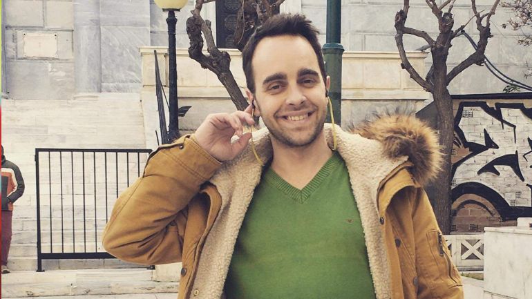 Λάζος Μαντικός: Ο ρεπόρτερ του Παπαδάκη έτσι όπως δεν τον έχετε ξανά δει