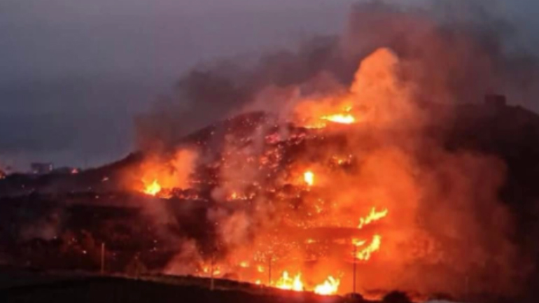 Πυρκαγιά στο μικρό νησί Παντελερία – Ο Τζ. Αρμάνι χρειάστηκε να απομακρυνθεί από τη βίλα του