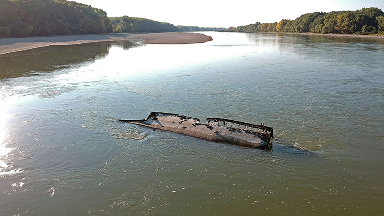 H πτώση της στάθμης του Δούναβη έφερε στην επιφάνεια βυθισμένα πλοία των Ναζί