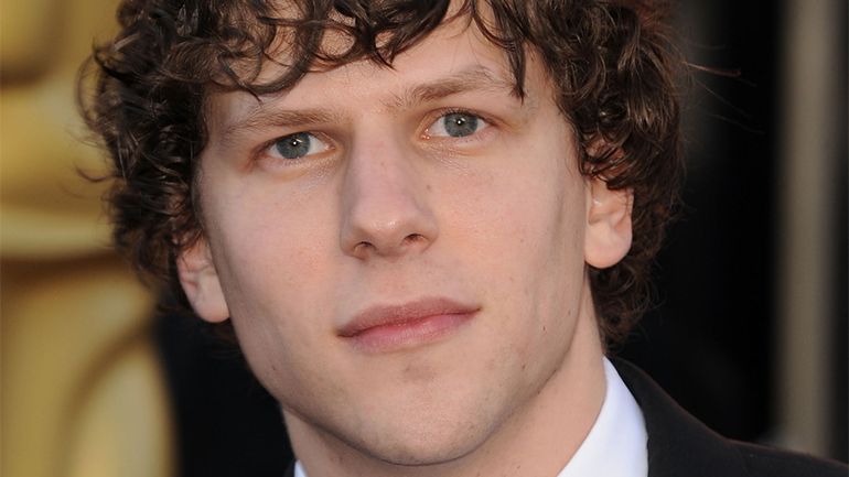 Ο Τζέσι Άιζενμπεργκ θα επέστρεφε σε ταινία με υπερήρωες