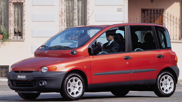 Σε ποια χώρα ήταν διαθέσιμο το Fiat Multipla ως αμιγώς ηλεκτρικό και με αποσπώμενη μπαταρία;