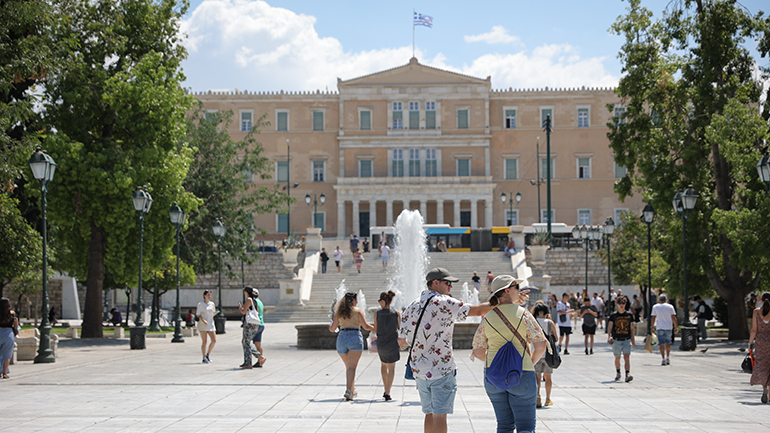 FAZ: Ο εφιάλτης των Ελλήνων τελείωσε, όμως η Ελλάδα παραμένει το προβληματικό παιδί της Ευρωζώνης
