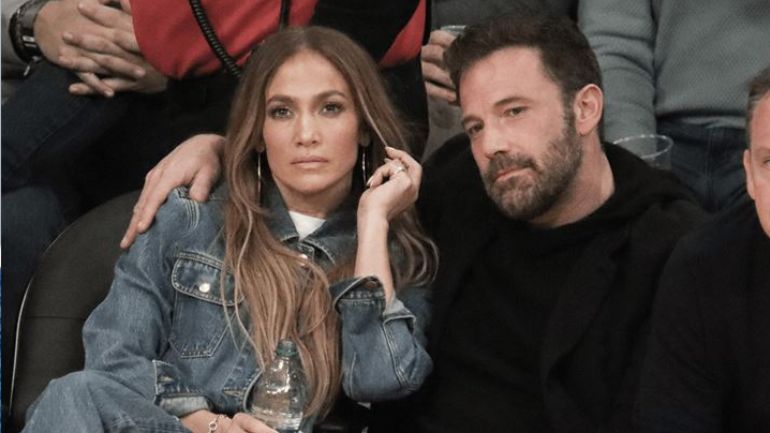 Ben Affleck: Στο νοσοκομείο η μητέρα του λίγο πριν τον γάμο του με την Jennifer Lopez Ben Affleck: Στο νοσοκομείο η μητέρα του λίγο πριν τον γάμο του με την Jennifer Lopez