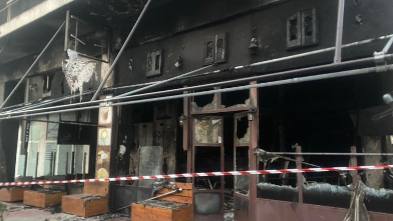 Πυρκαγιά σε καφετέρια στο Περιστέρι – Απανωτές εκρήξεις