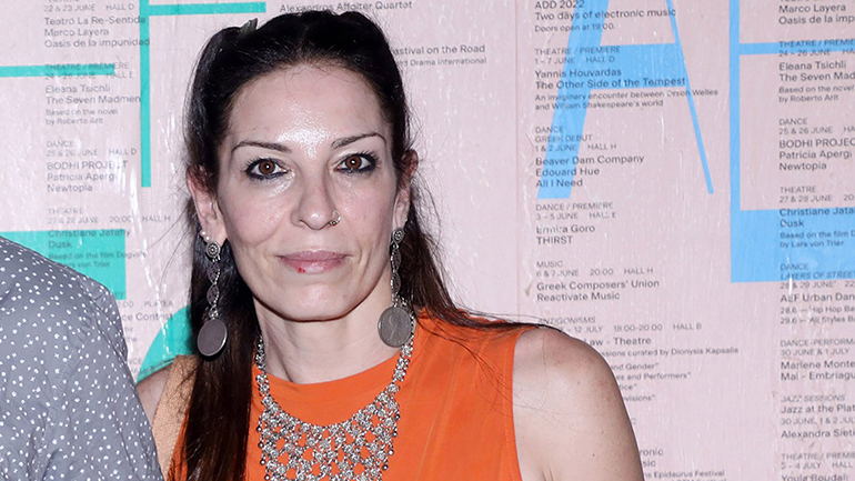 Αθηνά Μαξίμου: Ποζάρει με το μαγιό της χωρίς φίλτρα και ρετούς και μαγνητίζει τα βλέμματα