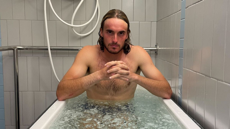 O Τσιτσιπάς χαλαρώνει σε πάγο μετά τον χαμένο τελικό στο Σινσινάτι!