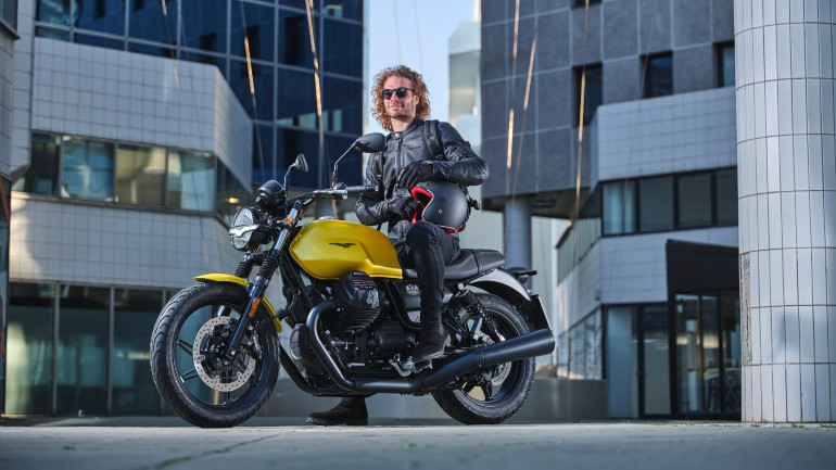 Περισσότερο χρώμα για το Moto Guzzi V7 του 2022