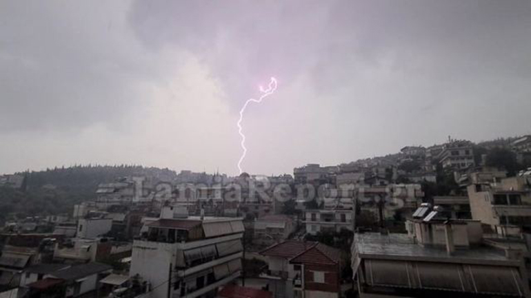 Άνοιξαν οι ουρανοί στη Φθιώτιδα