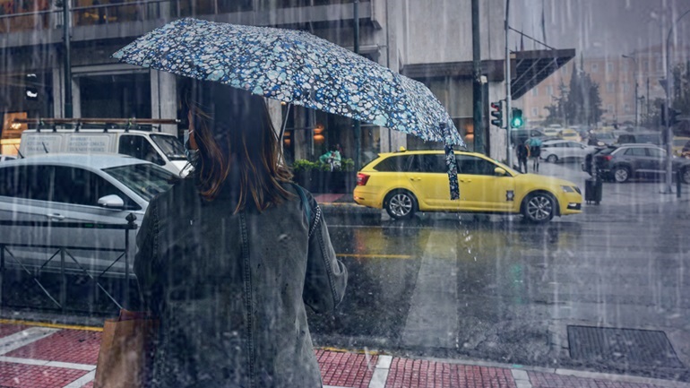 Σε εξέλιξη το κύμα κακοκαιρίας στην Αττική – Αποκαταστάθηκε η κυκλοφορία στην Πειραιώς