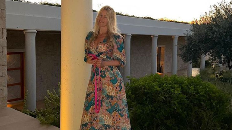 Claudia Schiffer: Νέες φωτογραφίες από τις διακοπές της στην Ελλάδα
