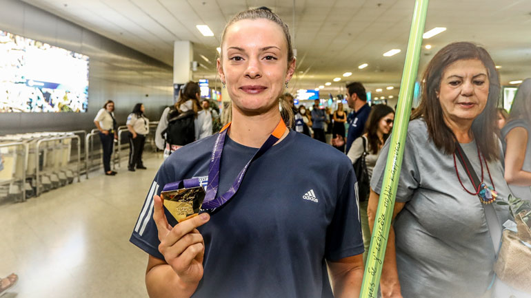 Στίβος: Η Ελίνα Τζένγκο επέστρεψε με το χρυσό μετάλλιο από το Μόναχο και αποθεώθηκε!