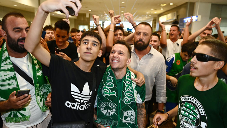 Παναθηναϊκός: Στην Αθήνα εν μέσω αποθέωσης ο Μπερνάρ!