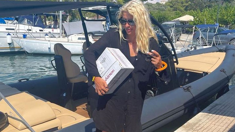 Ελένη Μενεγάκη: Οι φωτογραφίες από τις διακοπές της με τα παιδιά της και τον Μάκη Παντζόπουλο