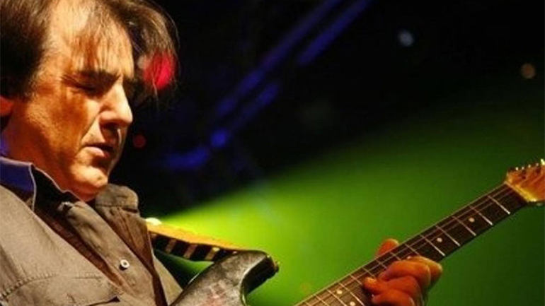 Ο Βασίλης Λέκκας και ο Νίκος Σπάθας τιμούν τον Γιάννη Σπάθα και τους Socrates Drank the Conium