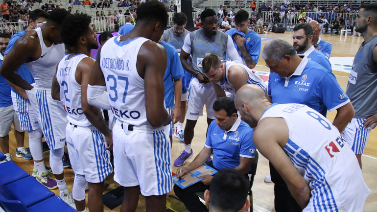 Με τον Γιάννη Αντετοκούνμπο αλλά χωρίς τους Παπαγιάννη και Παπαπέτρου η Εθνική απέναντι στη Σερβία