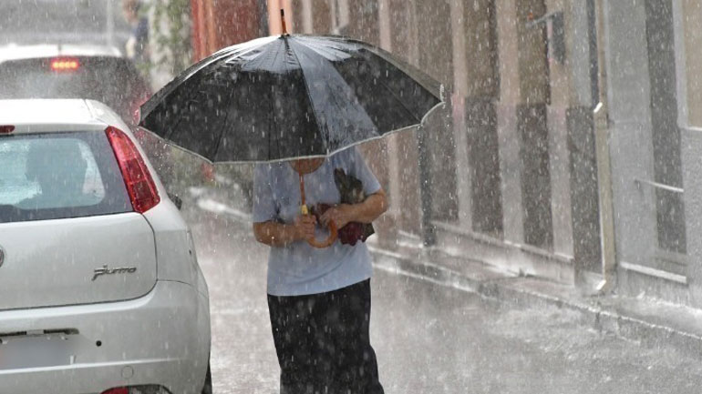 Διακοπή της κυκλοφορίας των οχημάτων στη λεωφόρο Δημοκρατίας στο Κερατσίνι λόγω συσσώρευσης υδάτων