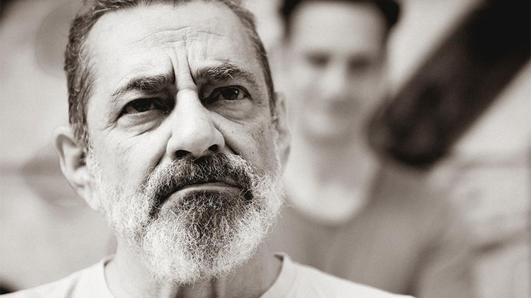 Ο Βασίλης Παπαβασιλείου σκηνοθετεί τη «Μεγάλη μαγεία» του ντε Φιλίππο, στο Θέατρο Αλάμπρα