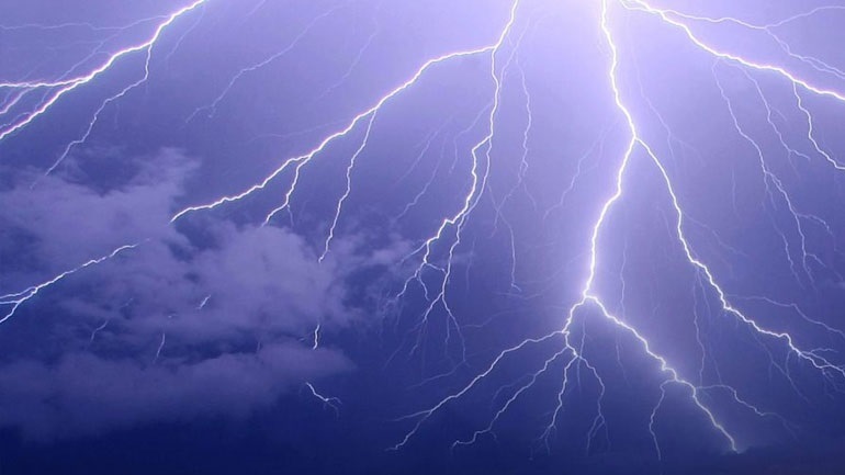 Μeteo: 50.000 κεραυνοί έπεσαν το απόγευμα της Τετάρτης