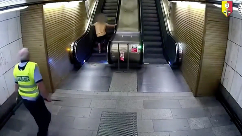 Ύποπτος προσπαθεί να ξεφύγει από έναν αστυνομικό