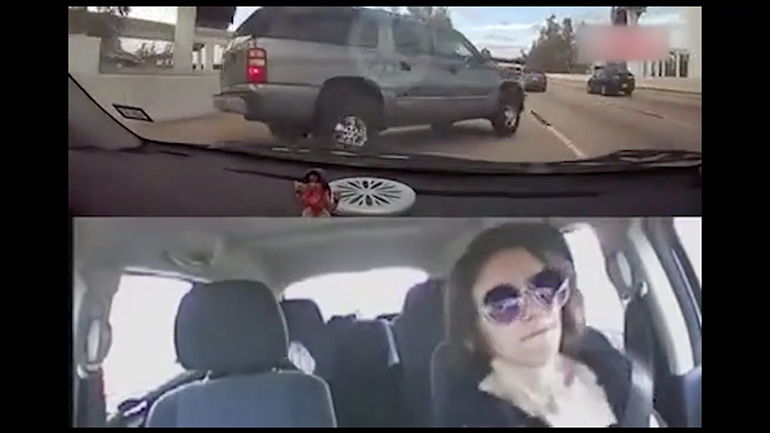 Νεαρή οδηγός αντιμετωπίζει ψύχραιμα ένα ατύχημα