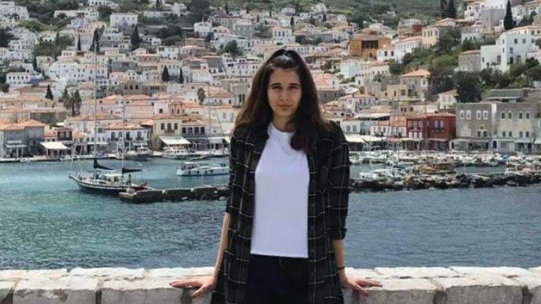 Λάρισα: Θρήνος για την απώλεια της 19χρονης ναυτικής δοκίμου Θάλειας Κορδαμπάλου