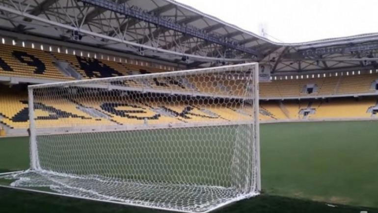 Μπήκαν και τα δίχτυα στις εστίες της «Opap Arena»