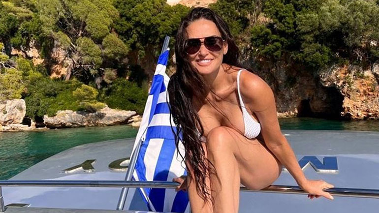 Demi Moore: Το beauty προϊόν που δεν αποχωρίζεται ποτέ στις διακοπές της