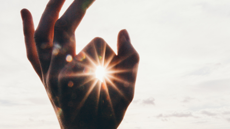 Ηλιακή ακτινοβολία και αυτοάνοσα ρευματικά νοσήματα – Τι πρέπει να γνωρίζετε