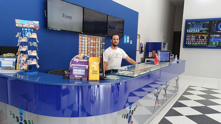 ΤΖΟΚΕΡ: Στη Λάρισα ο μεγάλος νικητής των 11.978.573 ευρώ – Τι λέει ο ιδιοκτήτης του τυχερού καταστήματος ΟΠΑΠ