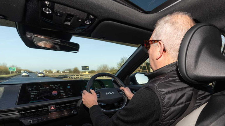 Ποιο είδος μουσικής πρέπει να ακούτε εάν θέλετε μεγαλύτερη αυτονομία στα ηλεκτρικά αυτοκίνητα