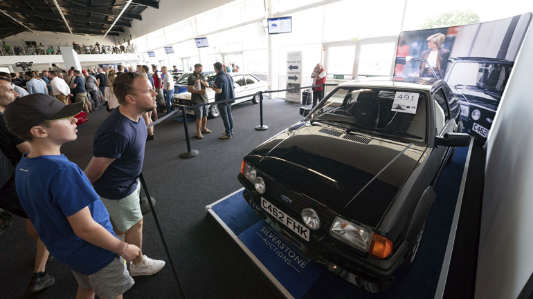 Βρετανία: Έναντι 869.000 ευρώ πουλήθηκε το παλιό αυτοκίνητο της πριγκίπισσας Νταϊάνα