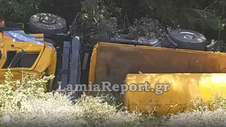 Εύβοια: Φορτηγό έπεσε σε γκρεμό 30 μέτρων – Νεκρός ο οδηγός