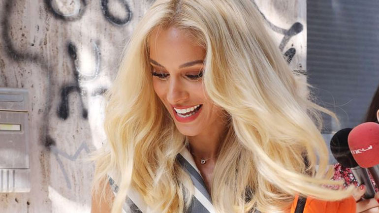 Δούκισσα Νομικού: Η εντυπωσιακή εμφάνιση στην επίσημη φωτογράφιση του «Πρωινού»