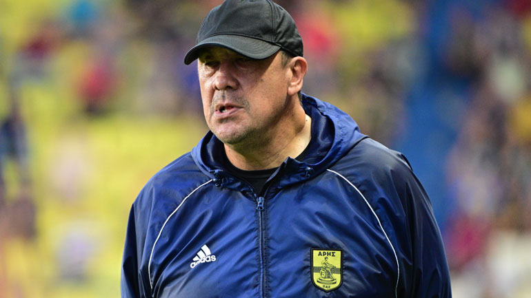 Απομακρύνεται από τον πάγκο του Άρη ο Μπούργος