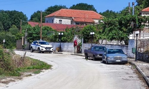 Η αστυνομία έξω από το σπίτι του αντιδημάρχου