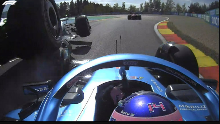 Formula 1 Spa: Εγκατάλειψη στον 1ο γύρο για Hamilton – Επαφή και έξοδος για Bottas