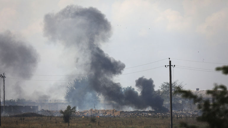 Ουκρανία: Χωρίς ηλεκτρικό και νερό η πόλη Νόβα Καχόφκα – Σφυροκόπημα από τις δυνάμεις του Κιέβου