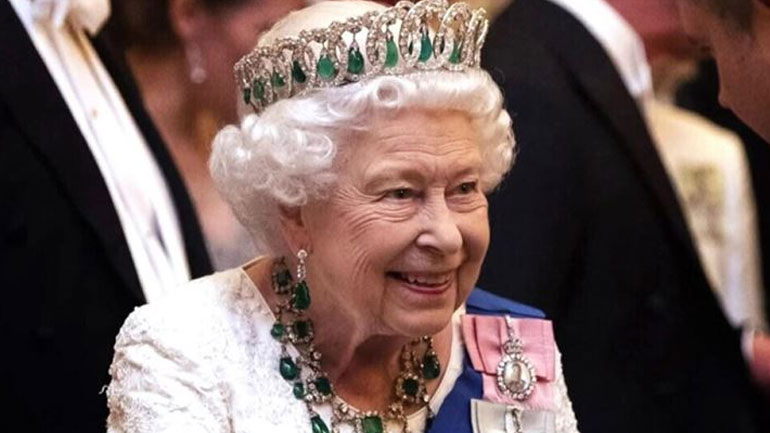 Βασίλισσα Ελισάβετ: Όλο και συχνότερες οι επισκέψεις από τον πρίγκιπα Κάρολο – Φόβοι για την υγεία της