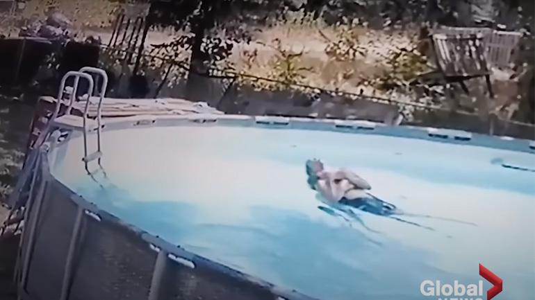 Αγόρι 10 χρονών έσωσε τη μητέρα του από πνιγμό σε πισίνα Αγόρι 10 χρονών έσωσε τη μητέρα του από πνιγμό σε πισίνα