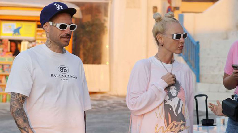 Πάρις Κασιδόκωστας – Τάμτα: Stylish εμφάνιση στη Μύκονο για το ερωτευμένο ζευγάρι Πάρις Κασιδόκωστας – Τάμτα: Stylish εμφάνιση στη Μύκονο για το ερωτευμένο ζευγάρι