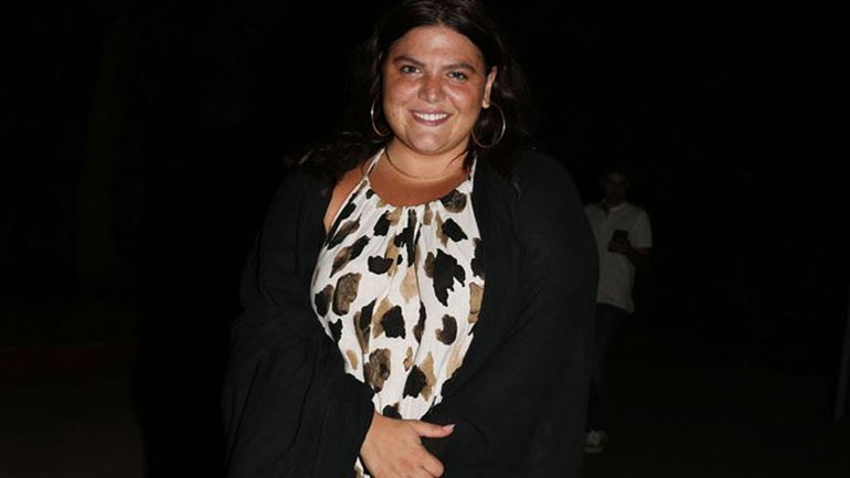 Δανάη Μπάρκα: Βραδινή έξοδος στο θέατρο λίγο πριν από την πρεμιέρα της εκπομπής της