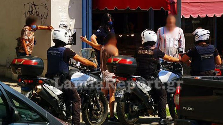 Λαμία: Τη γρονθοκόπησε και την πέταξε πάνω σε βιτρίνα καταστήματος