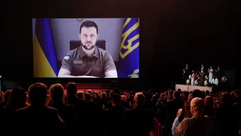 Ιταλία: Ο Ζελένσκι παρενέβη στο Φεστιβάλ της Βενετίας ζητώντας «να μην ξεχνά τον πόλεμο»