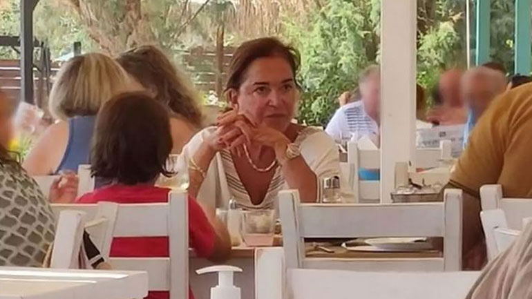 Ντόρα Μπακογιάννη: Ξέγνοιαστες στιγμές με τα εγγόνια της στα Χανιά